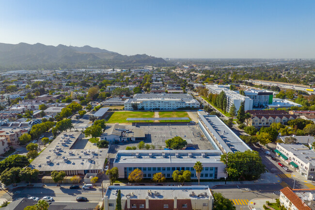 South Glendale's Columbus Elementary School teaches children in grades Kindergarten through 5th.