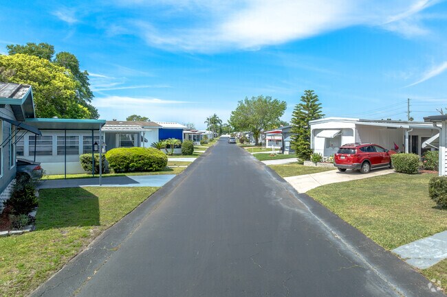 Social activities and events are plentiful at Winter Haven Oaks with many events occurring daily