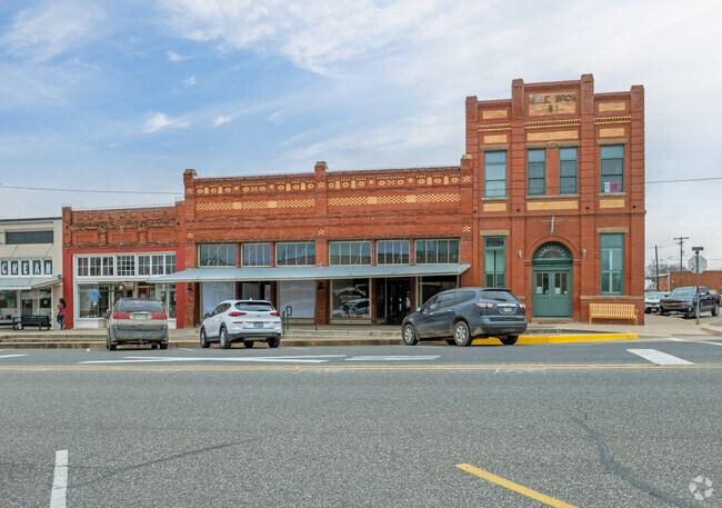 The volume of preserved red brick buildings underscores Elgin's 19th-century prosperity.