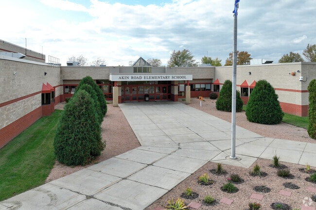 Akin Road Elementary School was rated a 10/10 for student progress by Great Schools.