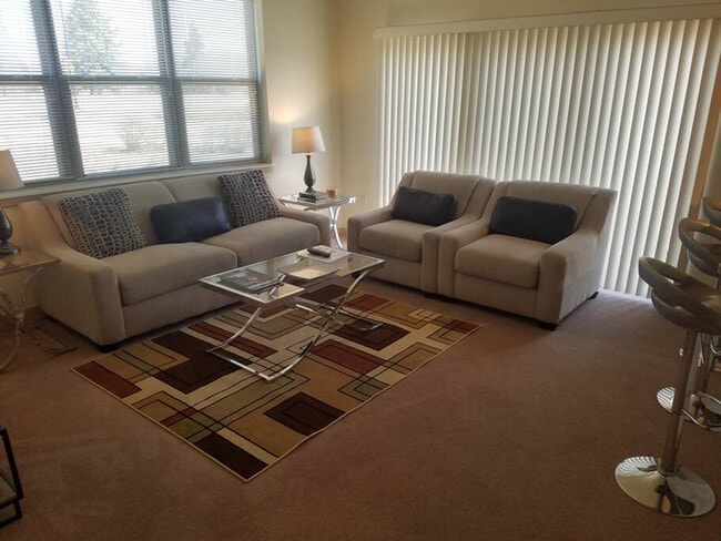 N72W13536 Lund Ln unit ID1073576P, Menomonee Falls, WI 53051 - photo 2