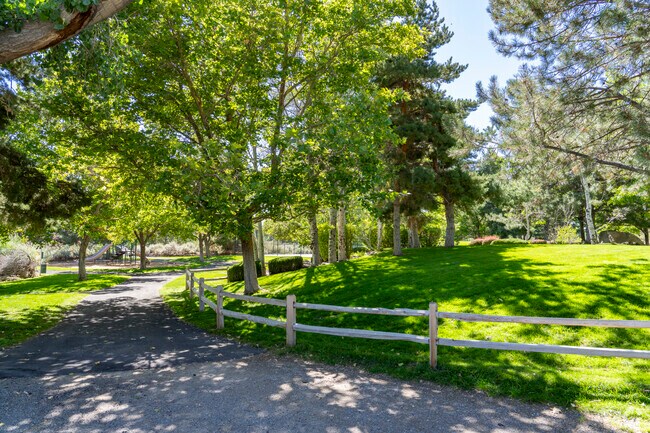 The entry pathway to Saddlehorn Park in Reno.
