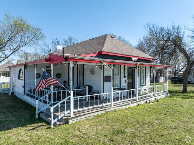 Quaint retail shops line the streets behind downtown Wylie.