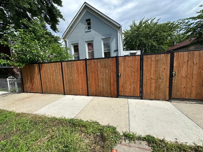 2712 W 25th St unit BF, Chicago, IL 60608 - photo 2