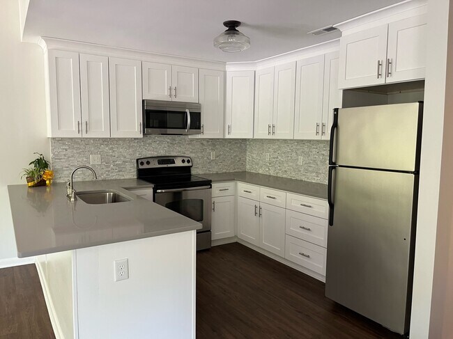 132 Manhattan Ct unit 132 Manhattan Court, Cary, NC 27511 - photo 2