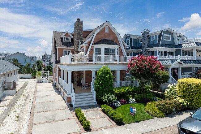 Homes in Avalon have manicured lawns.
