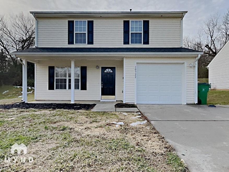 10922 Olde English Dr, Charlotte, NC 28216 - photo 1