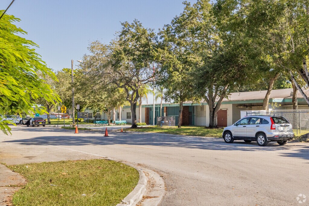 Enroll your child at Redondo Elementary School in Homestead, FL and watch them grow.