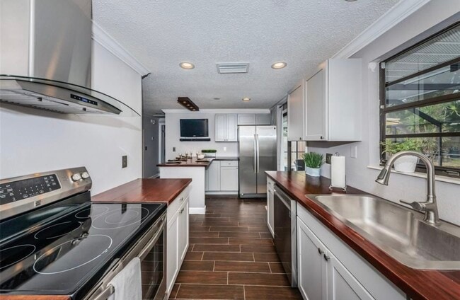 3006 Cinnamon Blvd, Palm Harbor, FL 34684 - photo 3