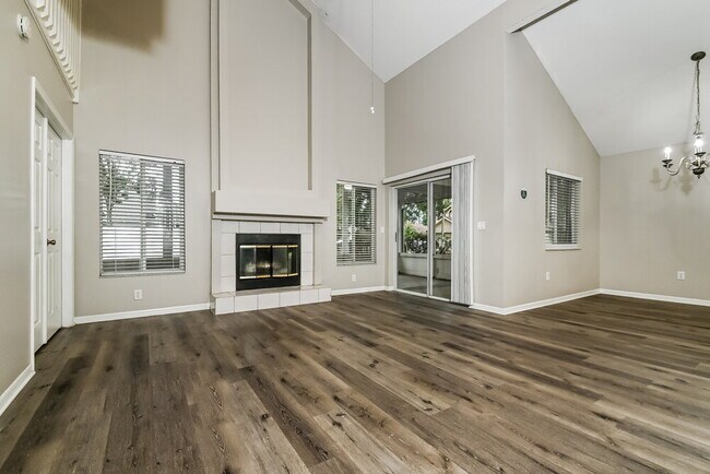 28547 Tall Grass Dr, Wesley Chapel, FL 33543 - photo 4