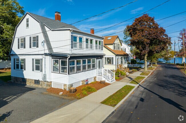 You will never get tired of the waterfront views in Lynn English.