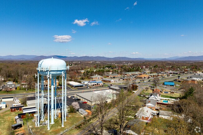Timberlake is a small residential community outside of Lynchburg and the Blue Ridge Mountains.