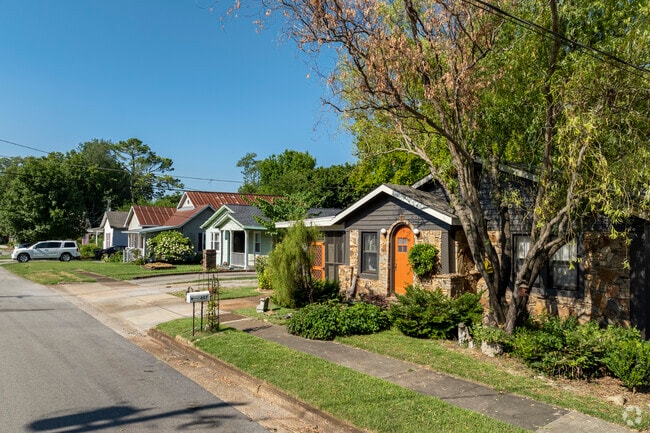 Residential areas of the Lincoln Mill neighborhood are heavily tree-lined.