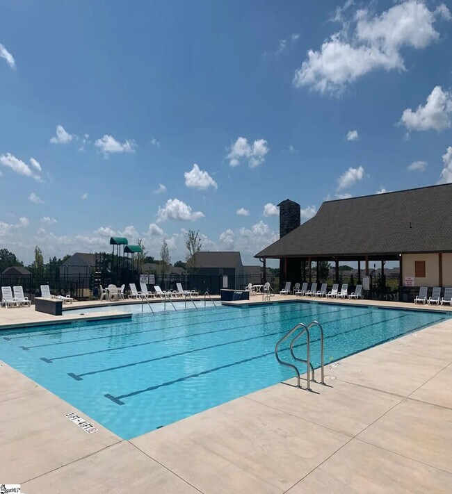 Fully Furnished Home - 1952 Crumhorn Ave, Boiling Springs, SC 29316 - photo 4