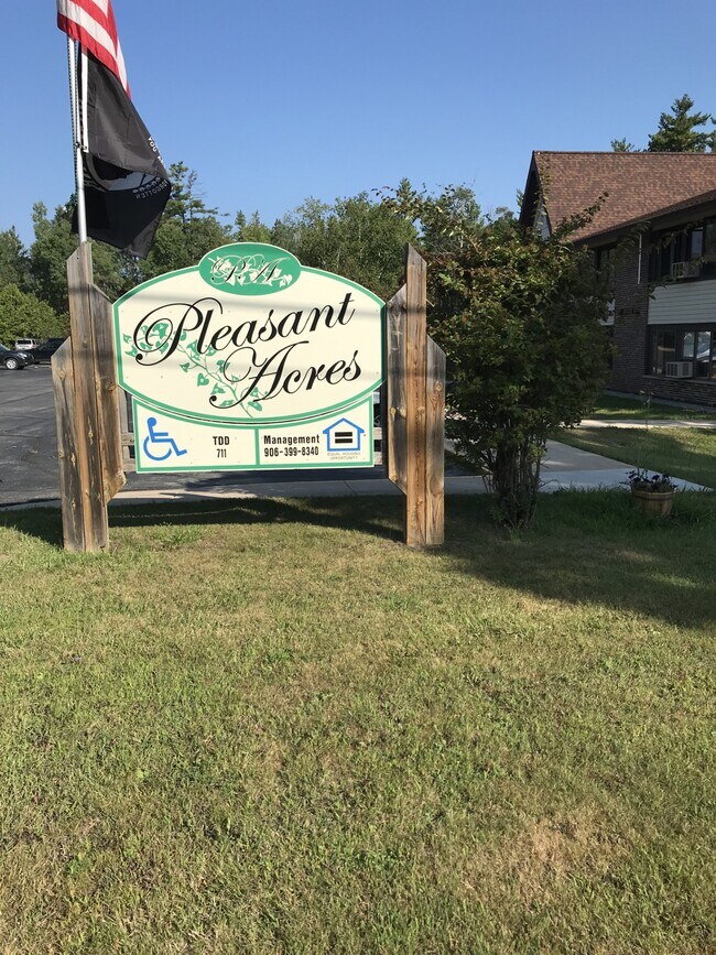 N15902 US Highway 41, Powers, MI 49874