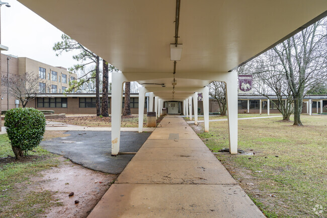 Building connection walkway for Harding University High School students.