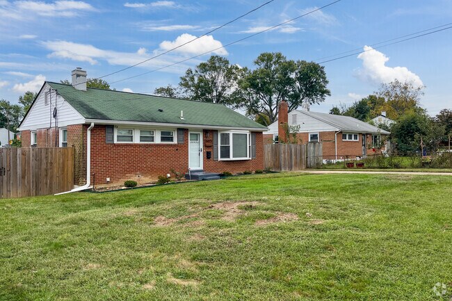 Ranch style homes are found throughout Mayfield.