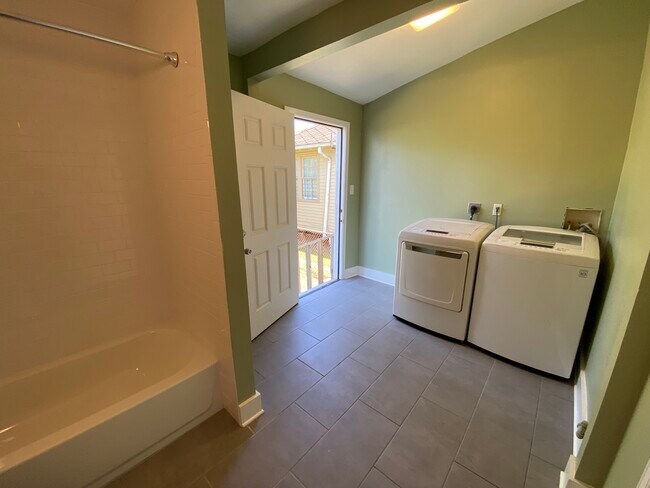 2727 Onzaga St, New Orleans, LA 70119 - photo 6