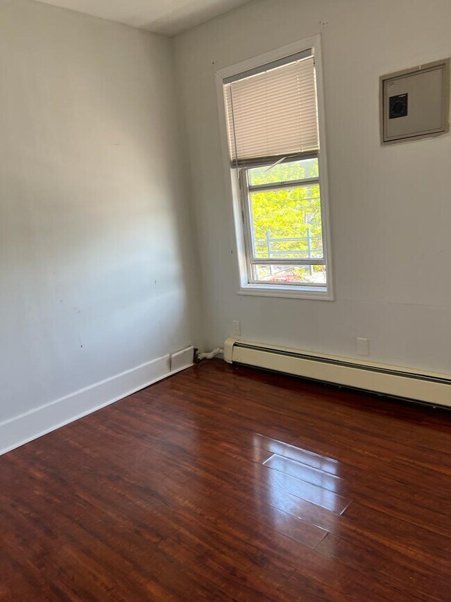 Front Bedroom 2 Lt.