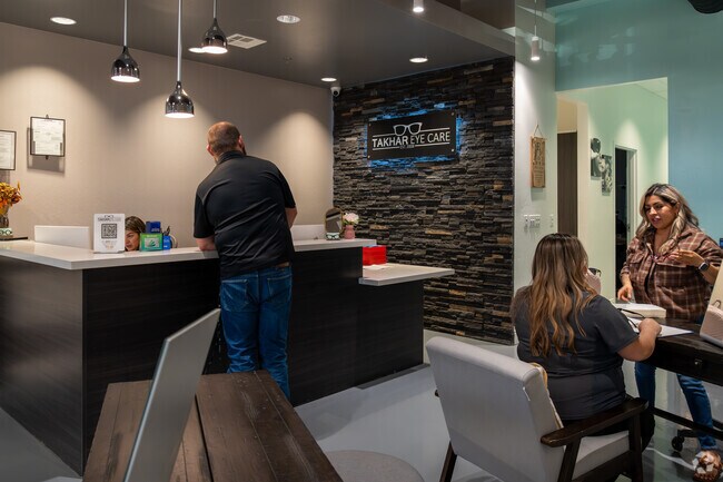 Tahkar Eye Care is a Ridgeview Estates-friendly optometrist destination.