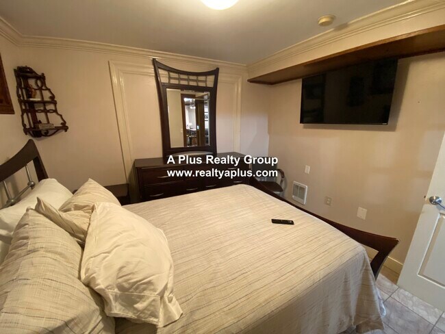 15 Chilcott Place unit 1, Jamaica Plain, MA 02130 - photo 5