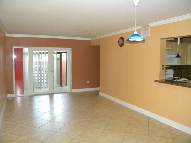 10249 NW 9th Street Cir unit Bldg. 8 104, Miami, FL 33172 - photo 6