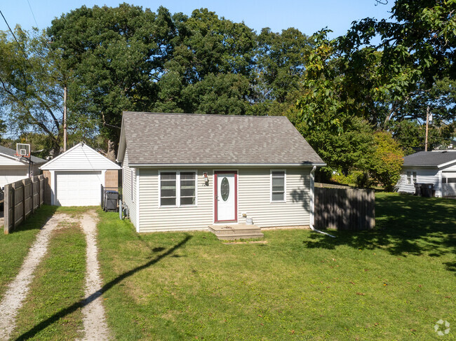 Lakeshore residents have a wide variety of home styles to choose from including Bungalow.