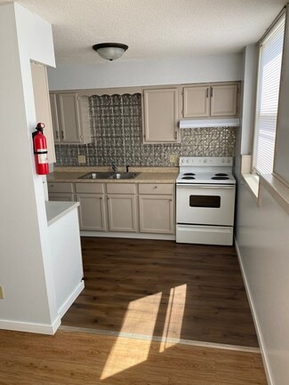 402 Plaza Heights Rd Unit 2, Marshalltown, IA 50158