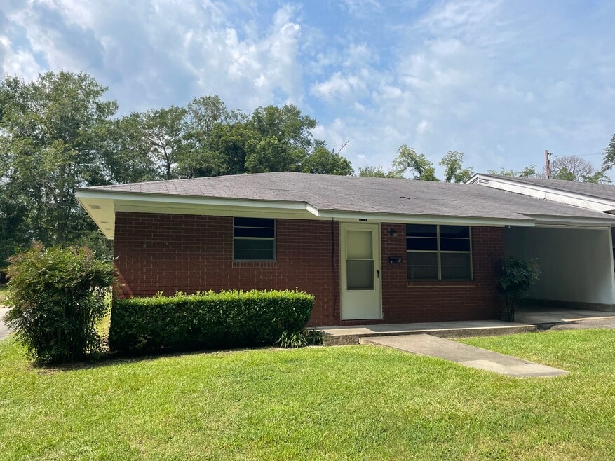 211 Godwin Ln unit 211, Glennville, GA 30427 - photo 1