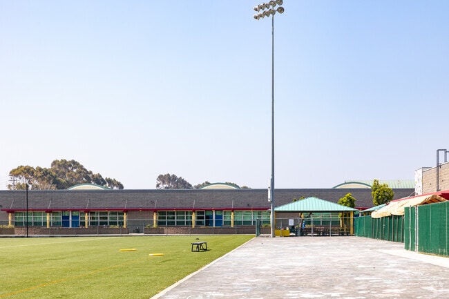 Juan De Anza Elementary School in Hawthorne, CA has a ton of outdoor space to enjoy.