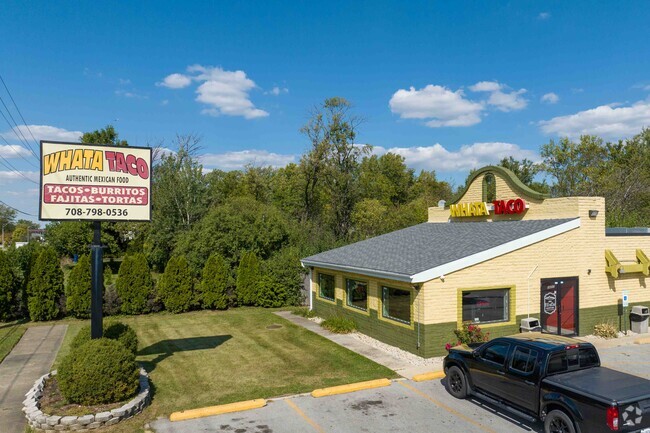 Whata Taco Restaurant near Chateaux-Versailles serves authentic Mexican cuisine.