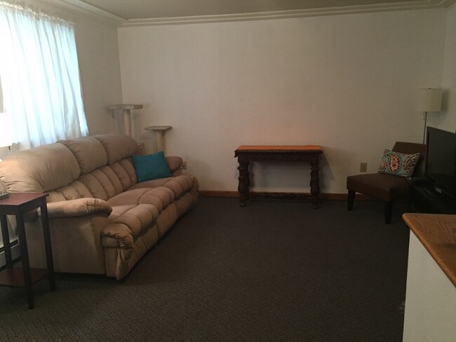 623 E University Ave unit B, Laramie, WY 82072 - photo 2