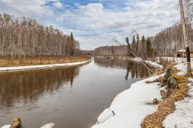 Chena Lake Recreation Area offers year-round outdoor fun in Badger’s natural beauty.