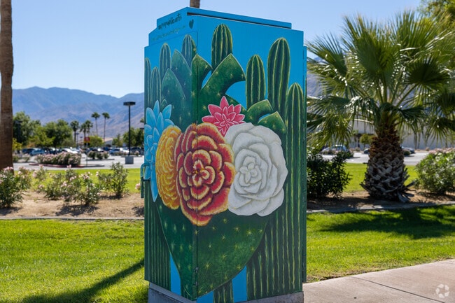 The meandering paths of Racquet Club South invite visitors to lose themselves in nature.