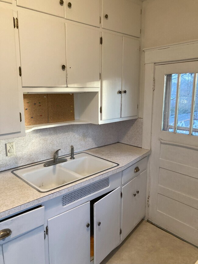 1508 S 8th St unit B, Goshen, IN 46526 - photo 7