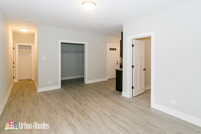 703 W Brompton Ave, Chicago, IL 60657 - photo 5