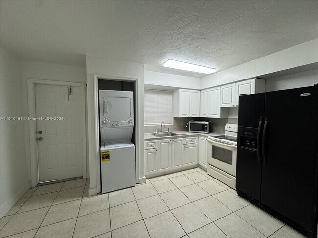 334 E 2nd St, Hialeah, FL 33010 - photo 4