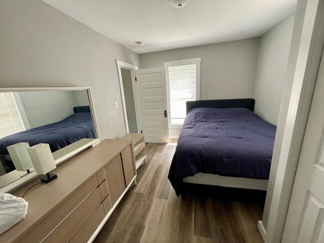 601 Day St unit 2, Decorah, IA 52101 - photo 7