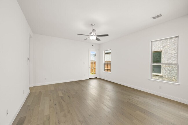 1540 Euclid Aly, Corinth, TX 76208 - photo 5