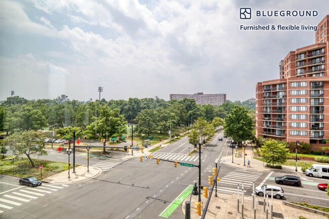 1446 S Grant St unit FL5-ID698, Arlington, VA 22202 - photo 6