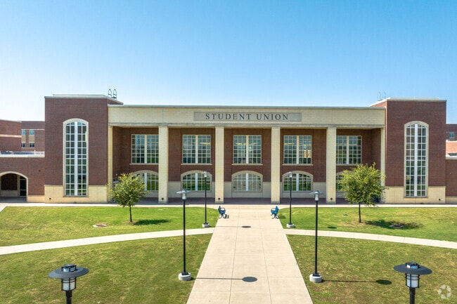 V. R. Eaton High School has 92% of teachers with more than three year experience in Hurst.