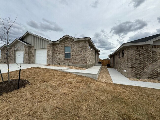 5403 Rose Gdn Lp unit B, Killeen, TX 76541 - photo 5