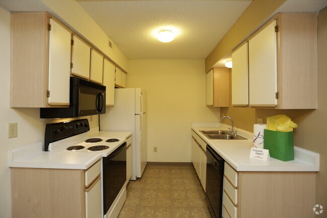Country Walk Apartments + Townhomes, Mulvane, KS 67110 - photo 5