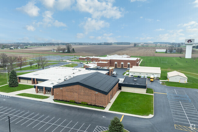 Covington Junior High School has a student to teacher ratio of 17 to 1.