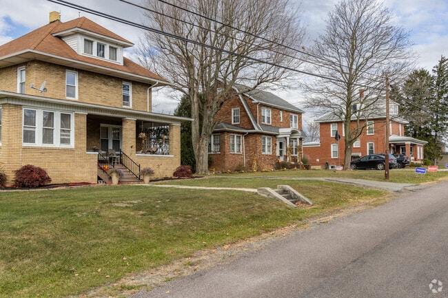 Large brick homes line the back streets in the neighborhood of Lincoln.