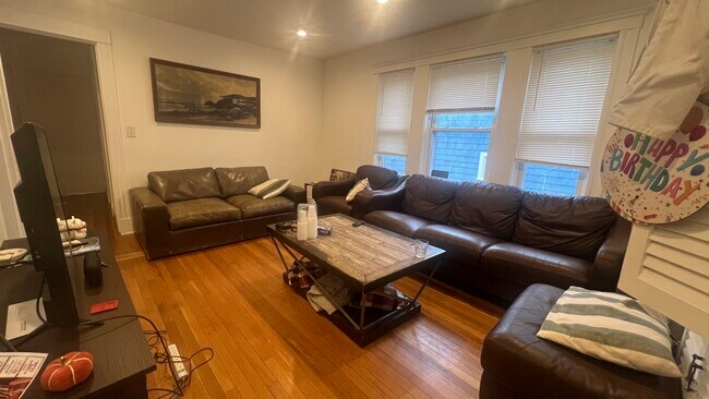 24 Chetwynd Rd unit 2, Somerville, MA 02144 - photo 3