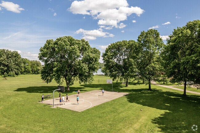 Wingra Park in Dudgeon-Monroe also has a basketball court.