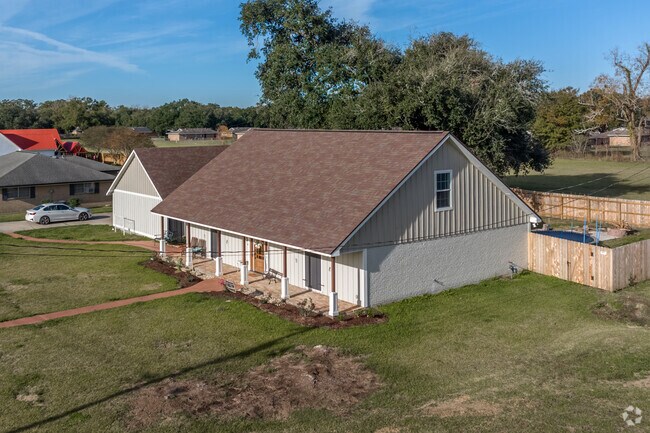 A one-story, Cape Cod-style home with a covered porch in the Breaux Bridge neighborhood.