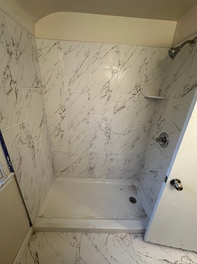 7517 Sterling, Center Line, MI 48015 - photo 5