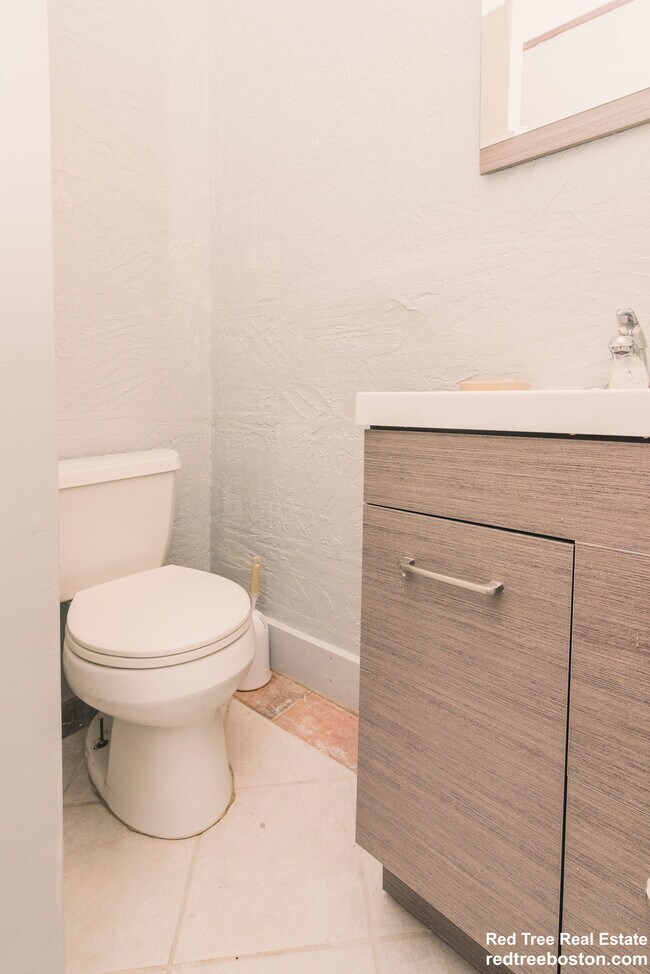 4 Dalrymple St unit 2, Jamaica Plain, MA 02130 - photo 4